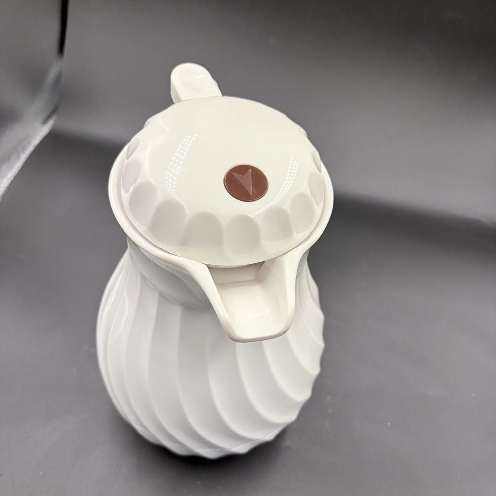 VTG nsulated coffee tea server carafe 40 oz W/ Push Spout White Connoiserve - Picture 4 of 10